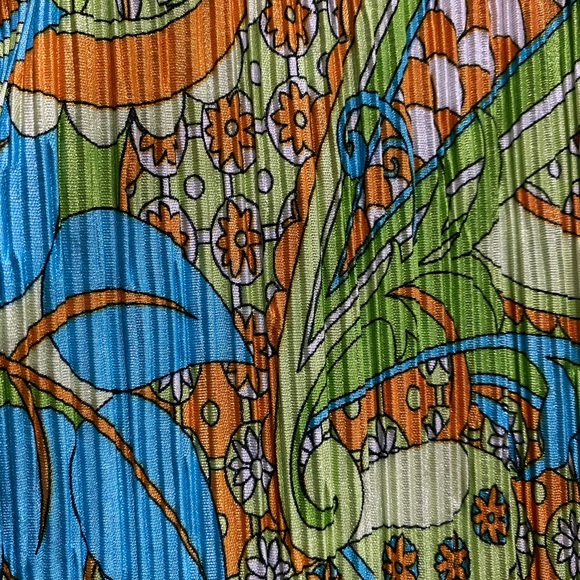 Beautiful Blouse - Picture 5 of 6